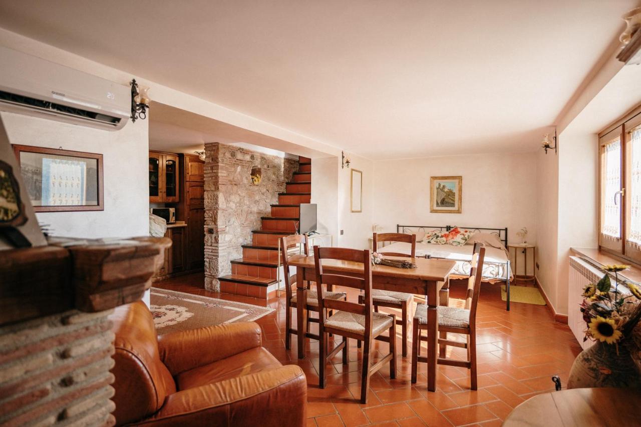Lago Del Turano - La Taverna Con Cucina Open Space E Free Wi-Fi Ascrea Luaran gambar