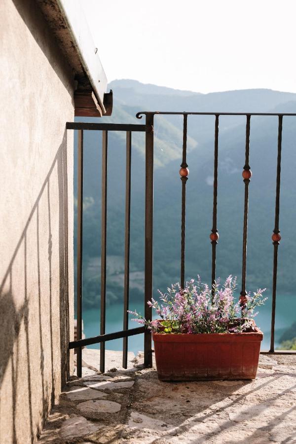Lago Del Turano - La Taverna Con Cucina Open Space E Free Wi-Fi Ascrea Luaran gambar